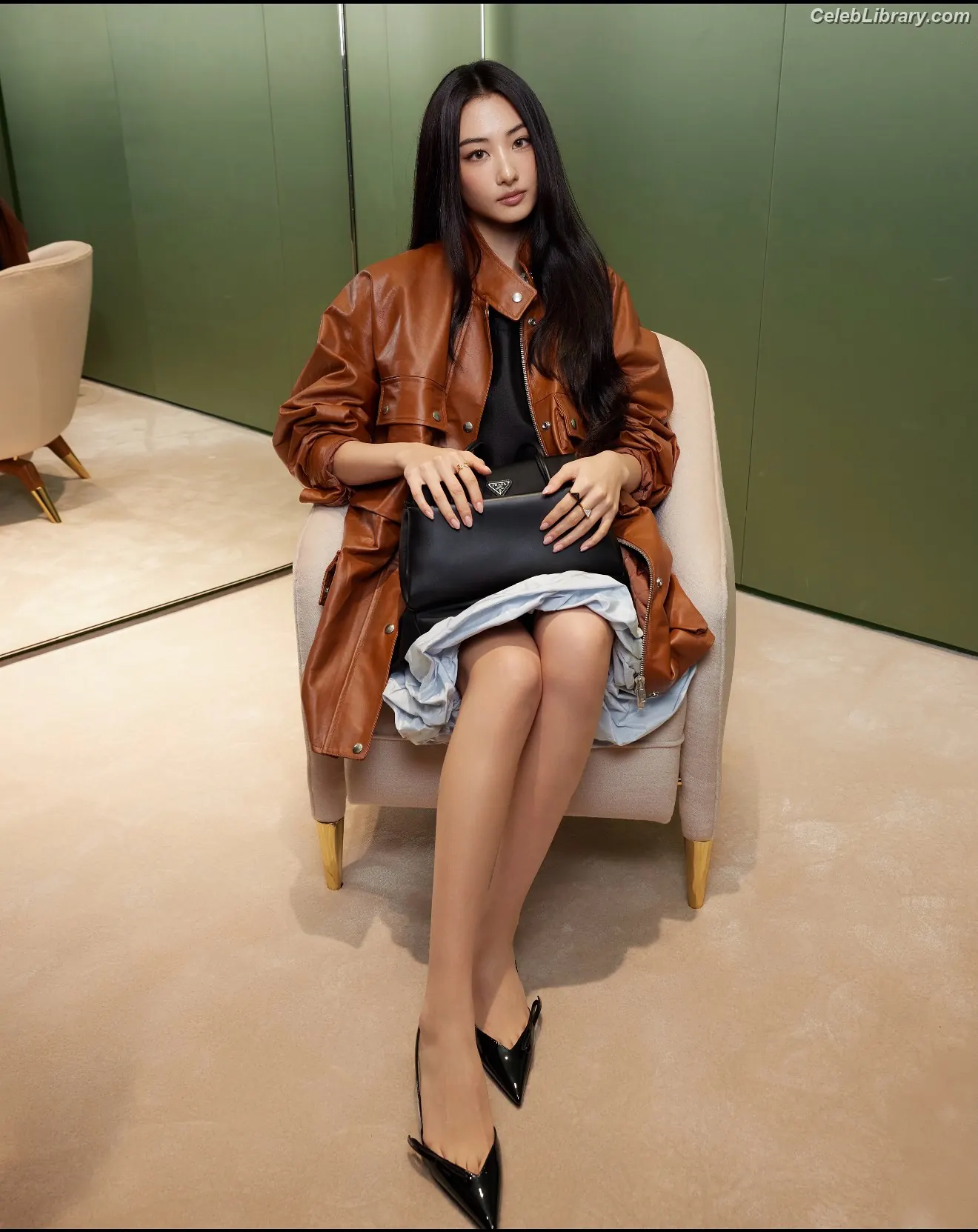 Gawon (Lee Ga-won (이가원) MEOVV) photo 1 of 368