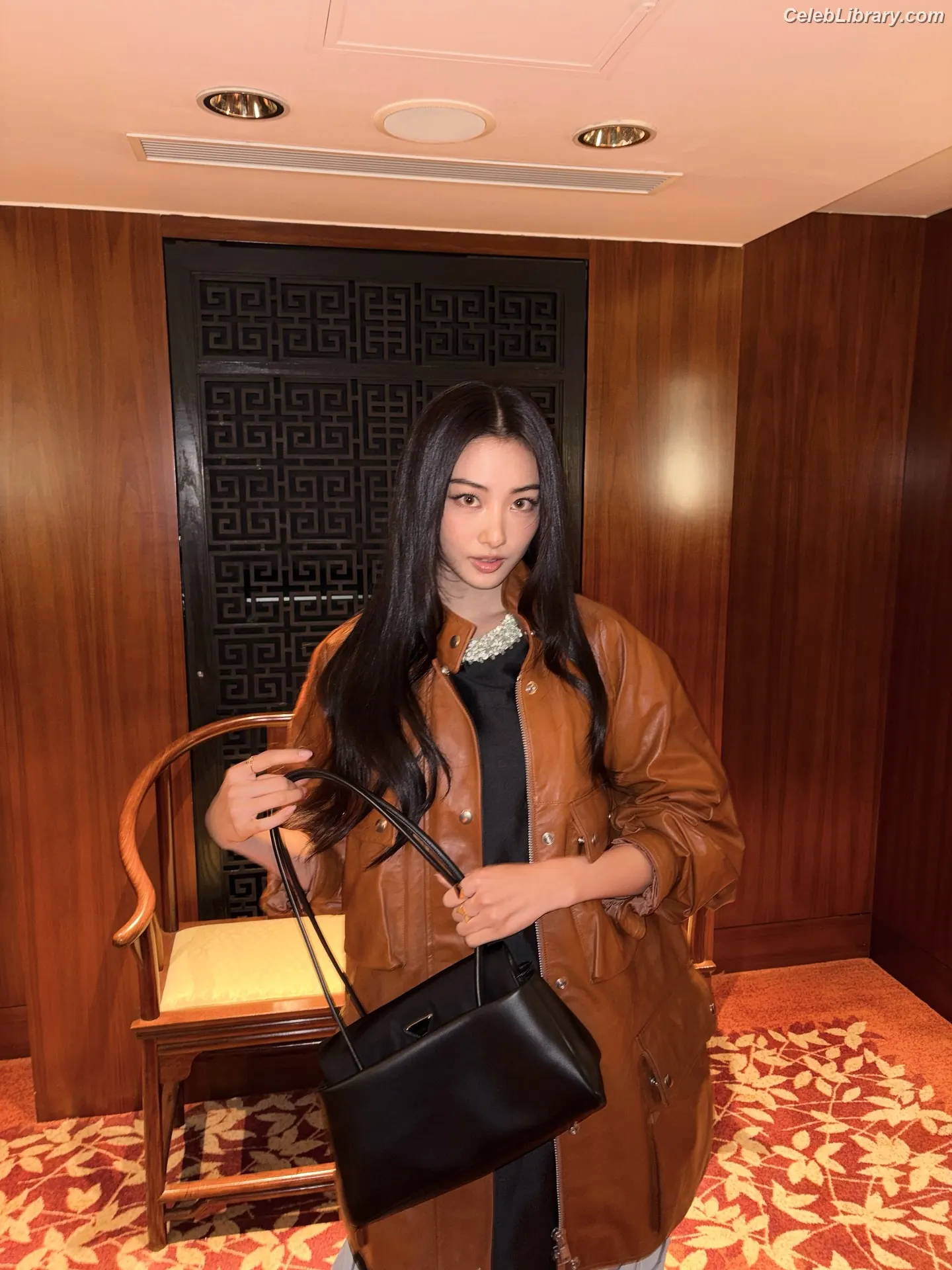 Gawon (Lee Ga-won (이가원) MEOVV) photo 12 of 368