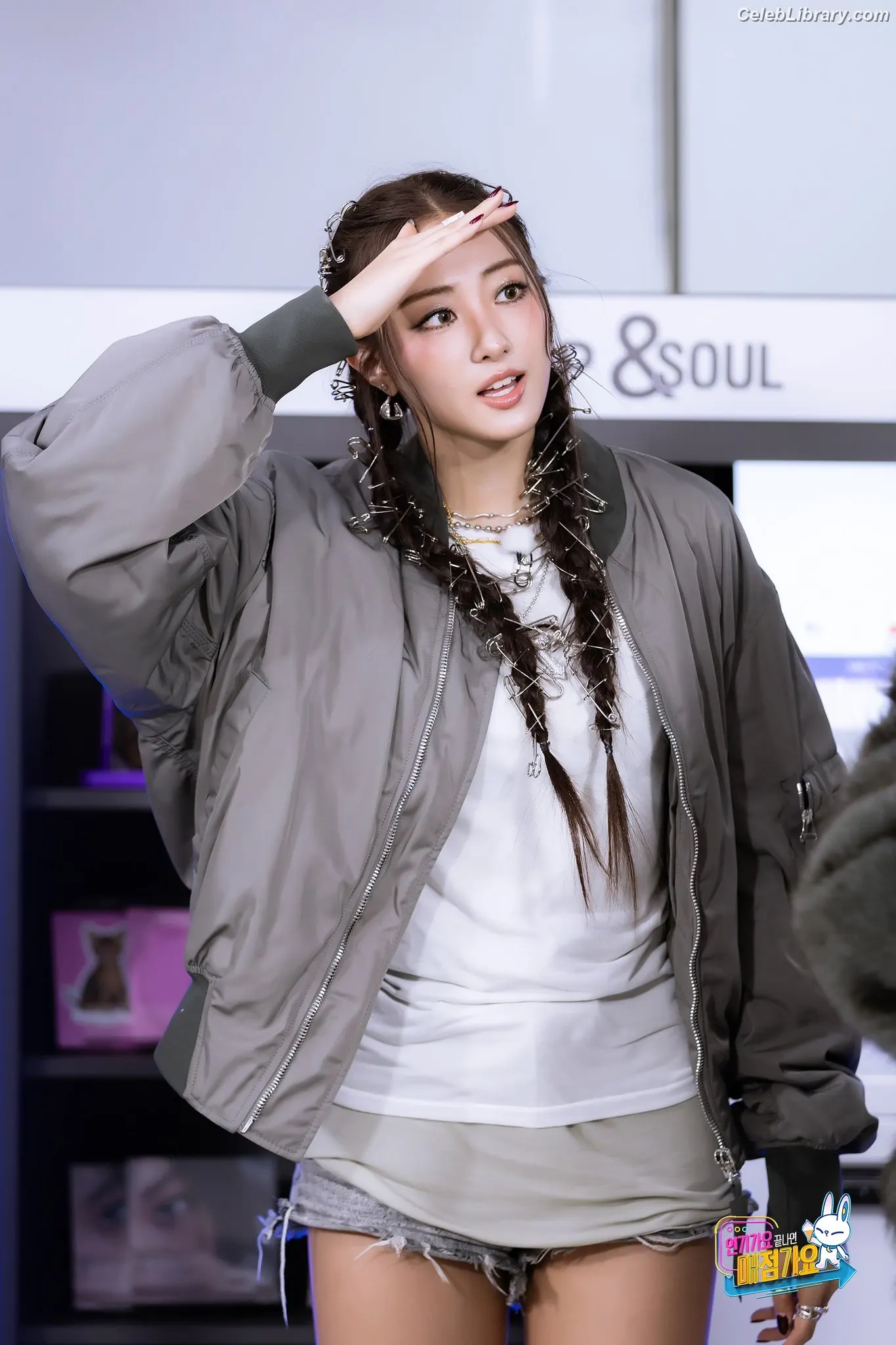 Gawon (Lee Ga-won (이가원) MEOVV) photo 1 of 368