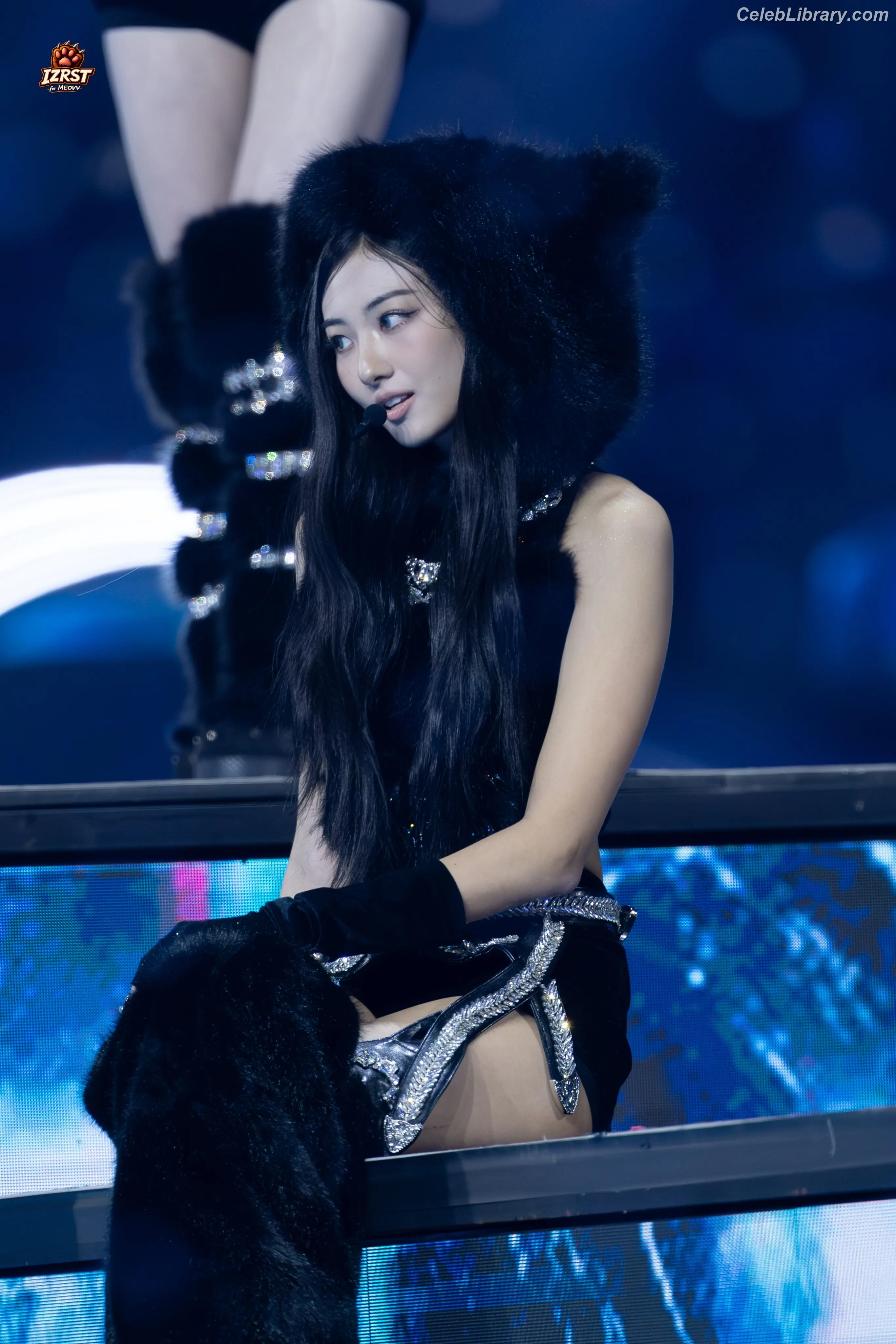 Gawon (Lee Ga-won (이가원) MEOVV) photo 19 of 368