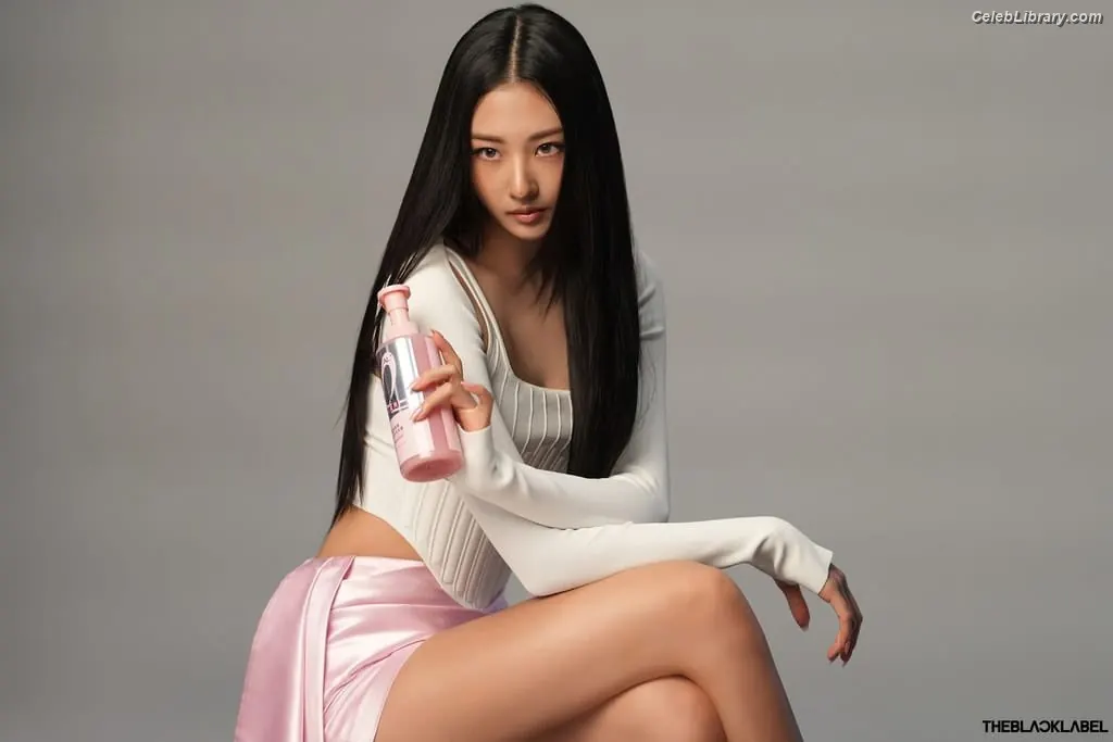 Gawon (Lee Ga-won (이가원) MEOVV) photo 5 of 368
