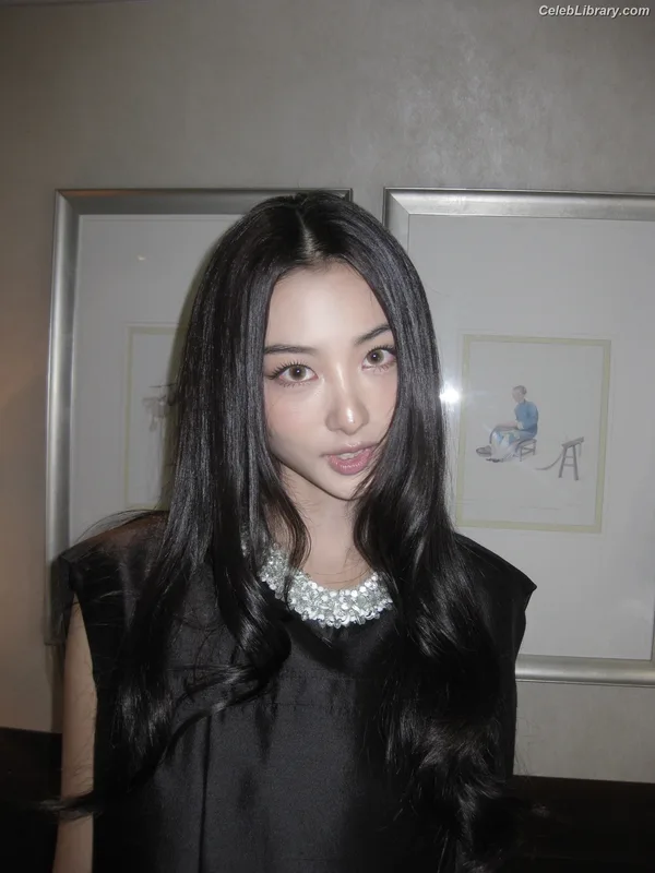 Gawon (Lee Ga-won (이가원) MEOVV) photo 2 of 369