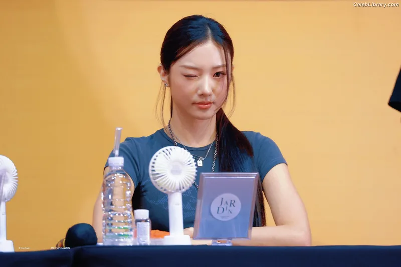 Gawon (Lee Ga-won (이가원) MEOVV) photo 1 of 369