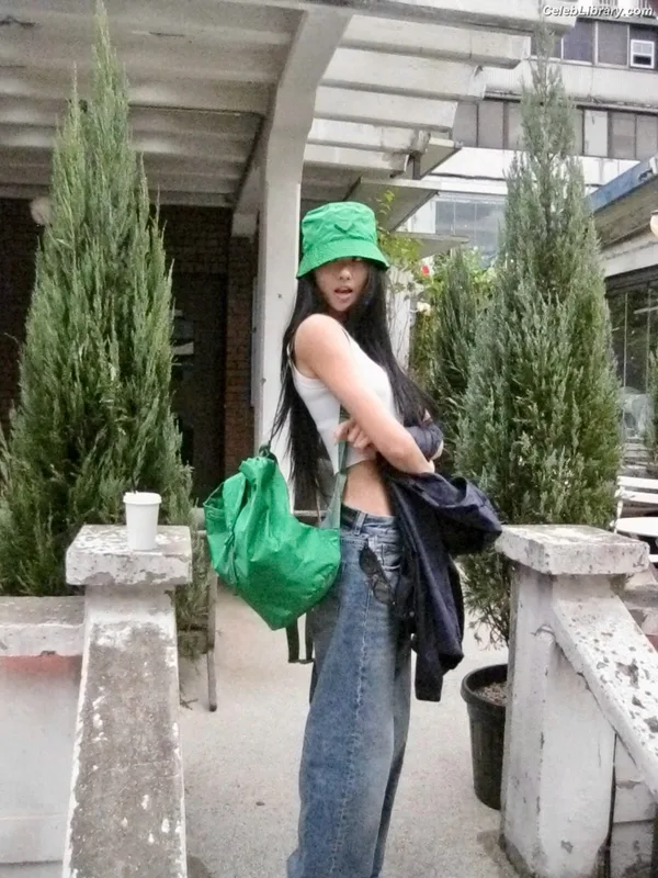 Gawon (Lee Ga-won (이가원) MEOVV) photo 11 of 369