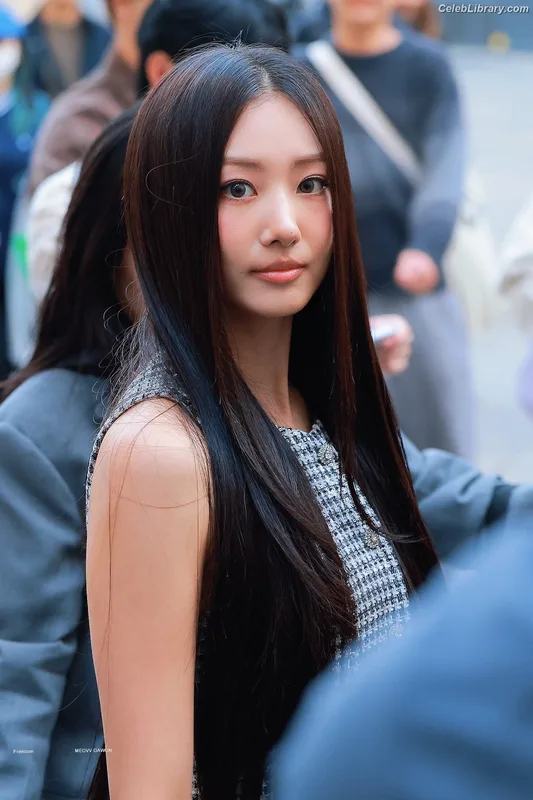 Gawon (Lee Ga-won (이가원) MEOVV) photo 18 of 369