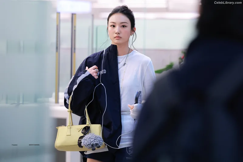 Gawon (Lee Ga-won (이가원) MEOVV) photo 19 of 369