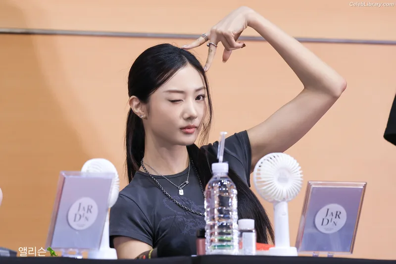 Gawon (Lee Ga-won (이가원) MEOVV) photo 20 of 369
