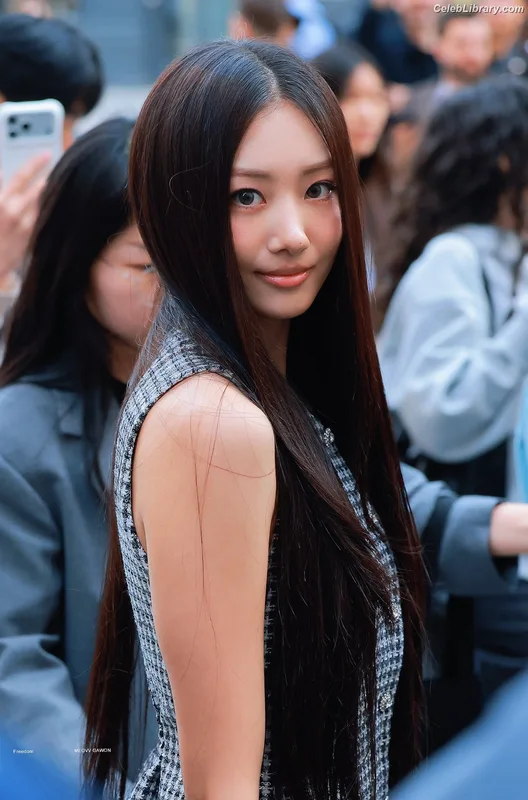 Gawon (Lee Ga-won (이가원) MEOVV) photo 5 of 369