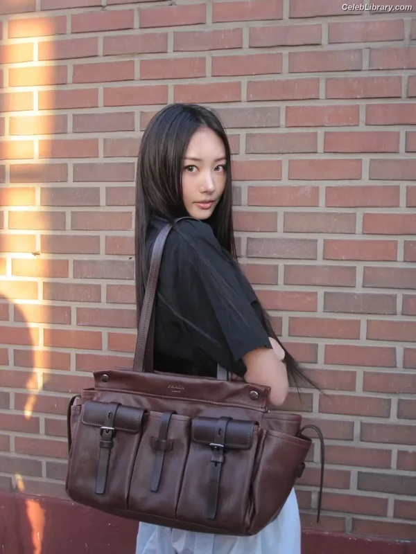Gawon (Lee Ga-won (이가원) MEOVV) photo 8 of 369