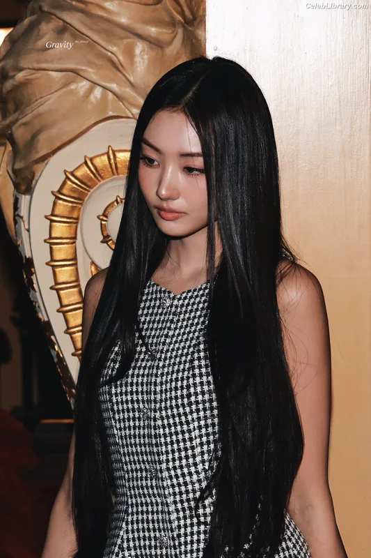 Gawon (Lee Ga-won (이가원) MEOVV) photo 16 of 369
