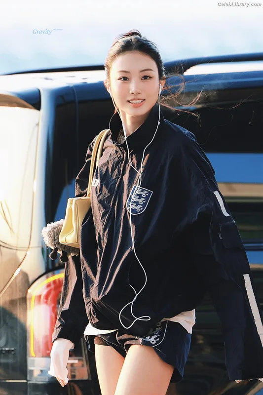 Gawon (Lee Ga-won (이가원) MEOVV) photo 17 of 369