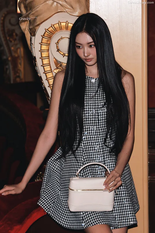 Gawon (Lee Ga-won (이가원) MEOVV) photo 3 of 369