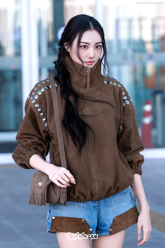 Gawon (Lee Ga-won (이가원) MEOVV) photo 13 of 369