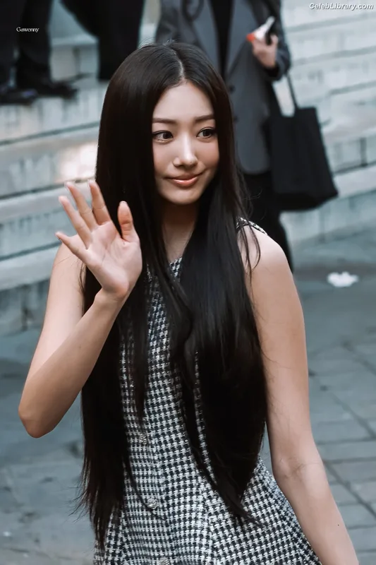 Gawon (Lee Ga-won (이가원) MEOVV) photo 14 of 369
