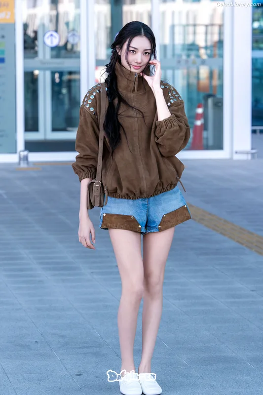 Gawon (Lee Ga-won (이가원) MEOVV) photo 21 of 369