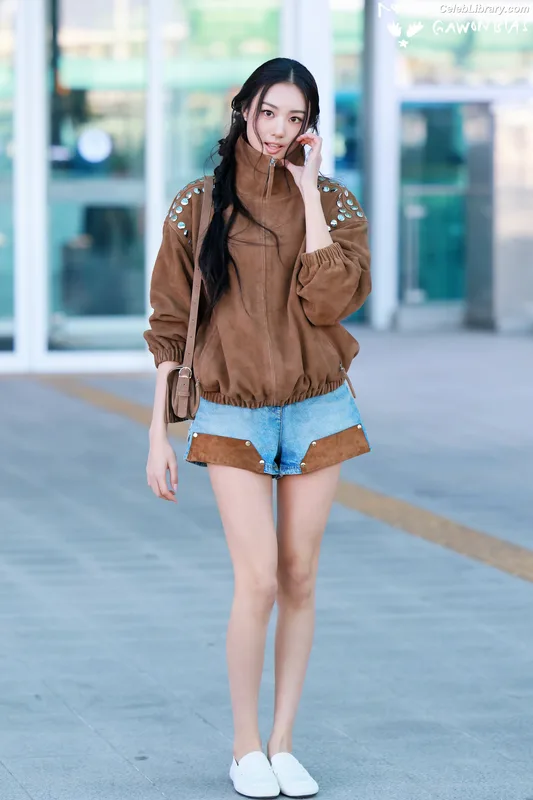 Gawon (Lee Ga-won (이가원) MEOVV) photo 2 of 369