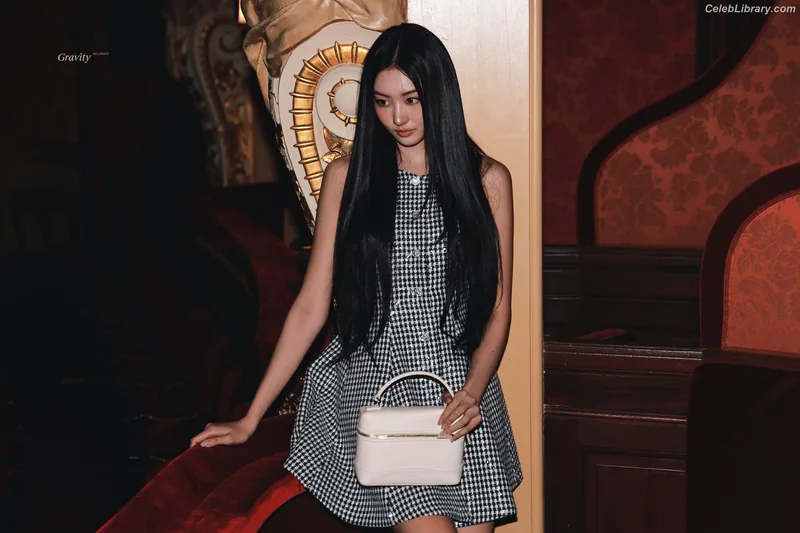 Gawon (Lee Ga-won (이가원) MEOVV) photo 11 of 369