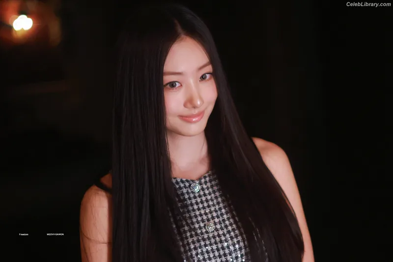 Gawon (Lee Ga-won (이가원) MEOVV) photo 21 of 369