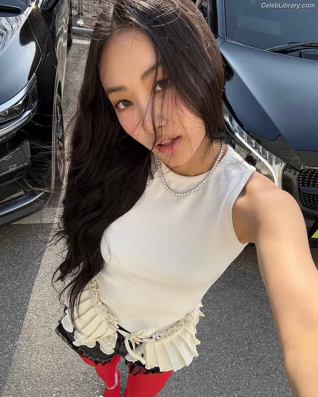 Gawon (Lee Ga-won (이가원) MEOVV) photo 4 of 369