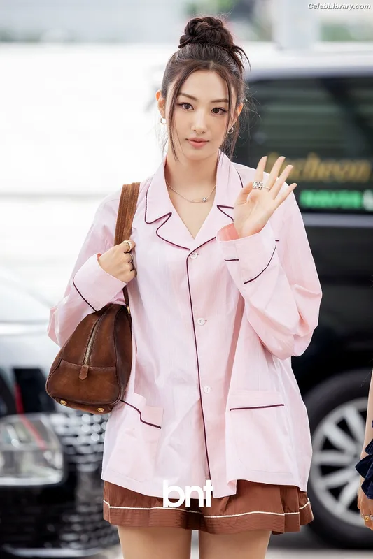 Gawon (Lee Ga-won (이가원) MEOVV) photo 17 of 369