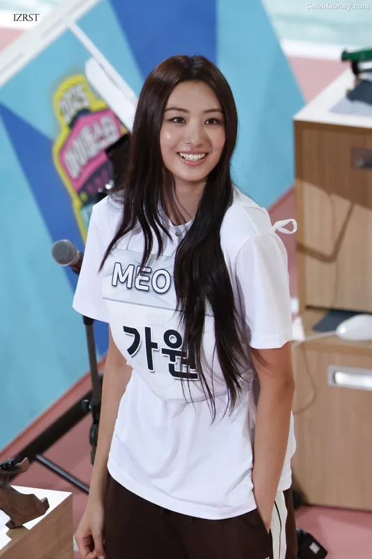 Gawon (Lee Ga-won (이가원) MEOVV) photo 7 of 369