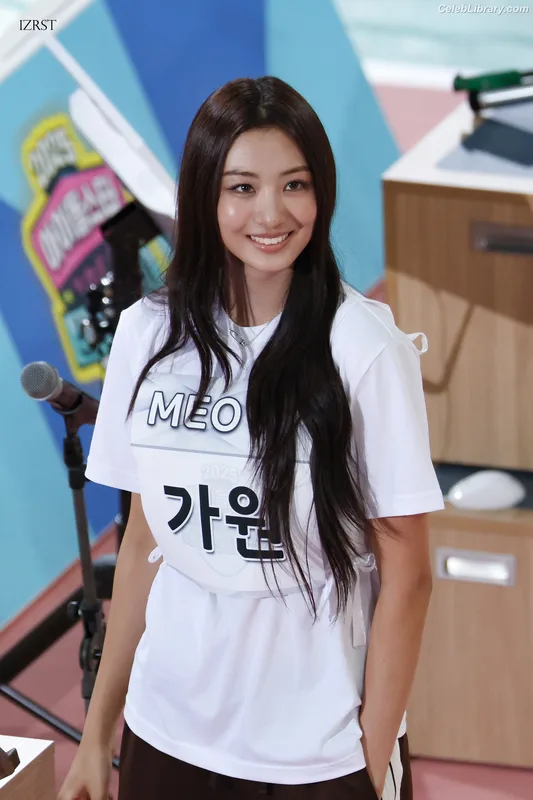 Gawon (Lee Ga-won (이가원) MEOVV) photo 8 of 369