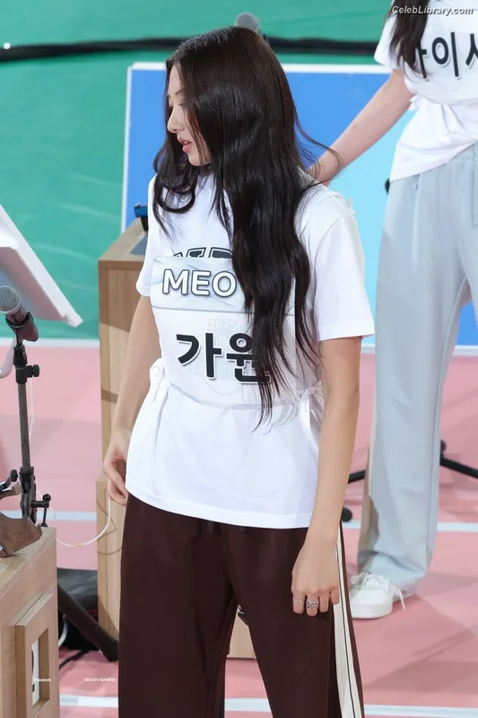 Gawon (Lee Ga-won (이가원) MEOVV) photo 14 of 369