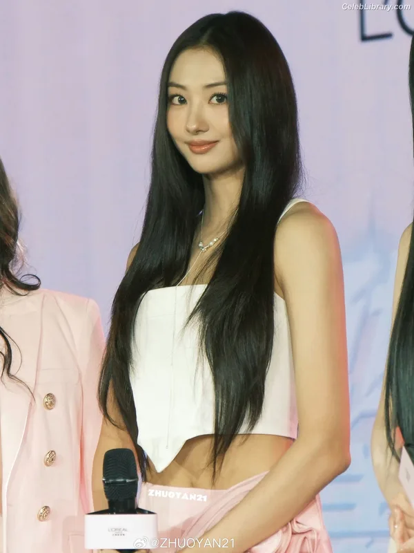 Gawon (Lee Ga-won (이가원) MEOVV) photo 16 of 369