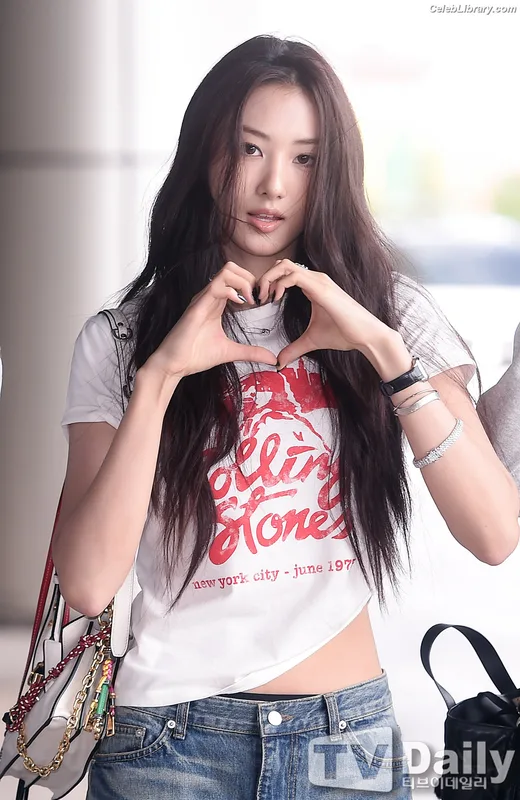 Gawon (Lee Ga-won (이가원) MEOVV) photo 19 of 369