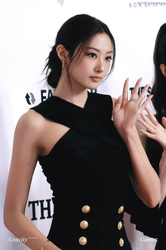 Gawon (Lee Ga-won (이가원) MEOVV) photo 10 of 369