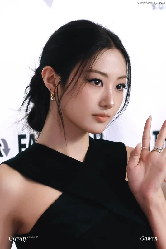 Gawon (Lee Ga-won (이가원) MEOVV) photo 11 of 369
