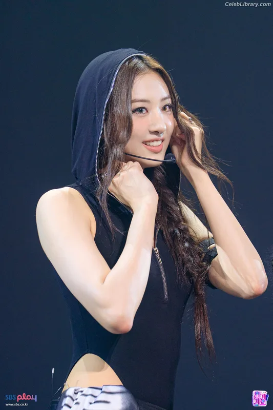 Gawon (Lee Ga-won (이가원) MEOVV) photo 17 of 369