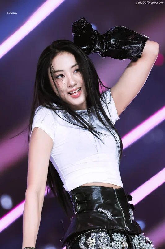 Gawon (Lee Ga-won (이가원) MEOVV) photo 23 of 369