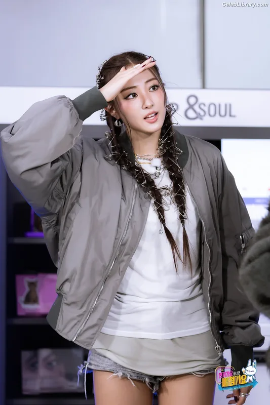Gawon (Lee Ga-won (이가원) MEOVV) photo 1 of 369
