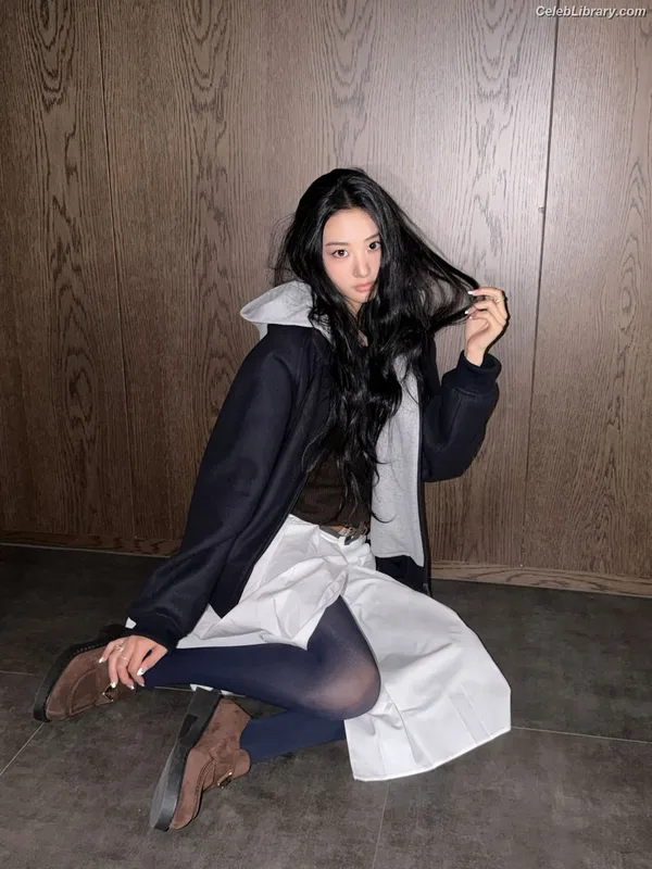 Gawon (Lee Ga-won (이가원) MEOVV) photo 5 of 369