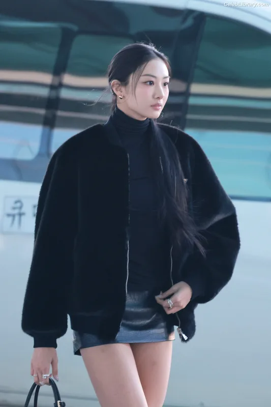Gawon (Lee Ga-won (이가원) MEOVV) photo 10 of 369