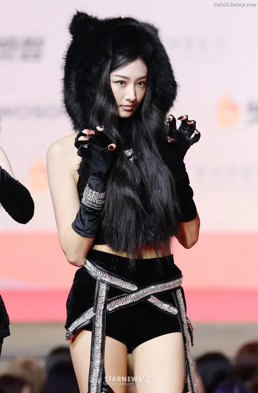 Gawon (Lee Ga-won (이가원) MEOVV) photo 16 of 369