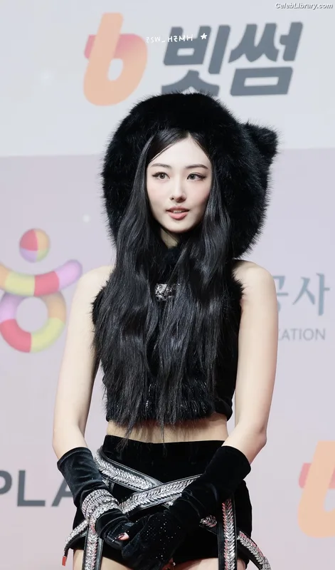 Gawon (Lee Ga-won (이가원) MEOVV) photo 23 of 369