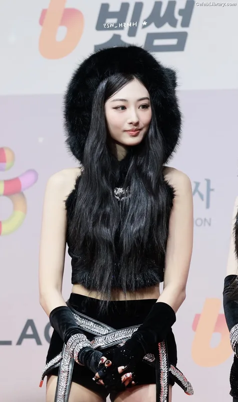 Gawon (Lee Ga-won (이가원) MEOVV) photo 1 of 369