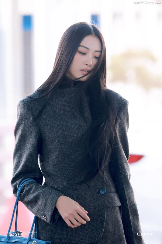 Gawon (Lee Ga-won (이가원) MEOVV) photo 9 of 369