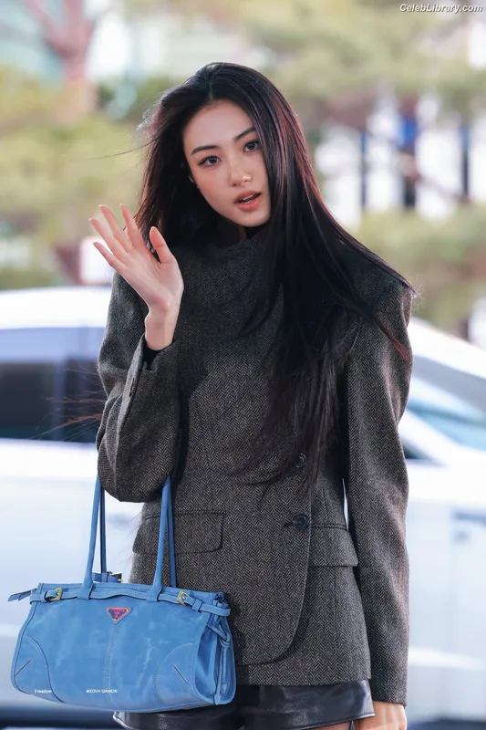 Gawon (Lee Ga-won (이가원) MEOVV) photo 15 of 369