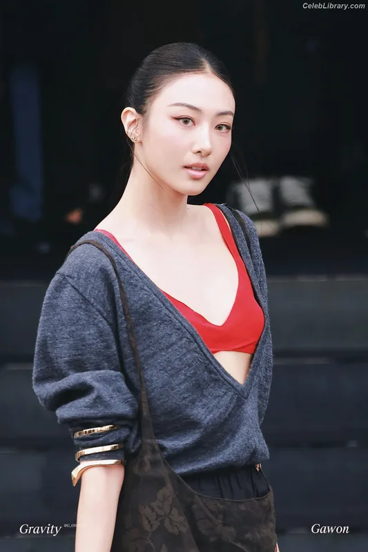 Gawon (Lee Ga-won (이가원) MEOVV) photo 18 of 369