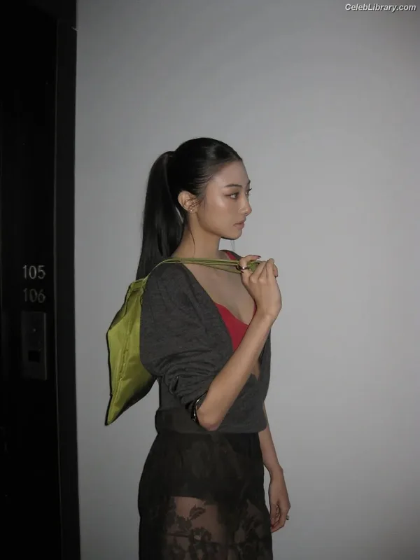 Gawon (Lee Ga-won (이가원) MEOVV) photo 9 of 369