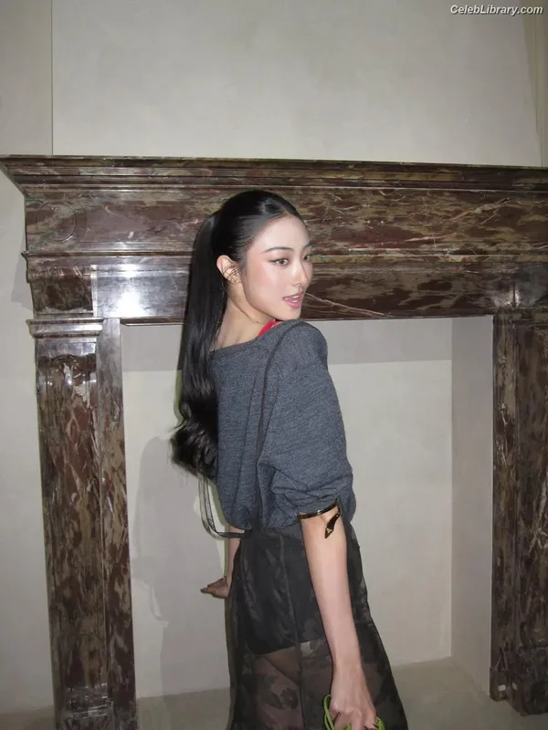 Gawon (Lee Ga-won (이가원) MEOVV) photo 11 of 369