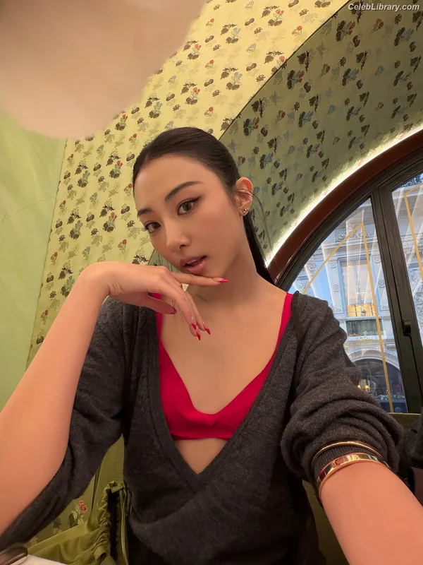 Gawon (Lee Ga-won (이가원) MEOVV) photo 16 of 369