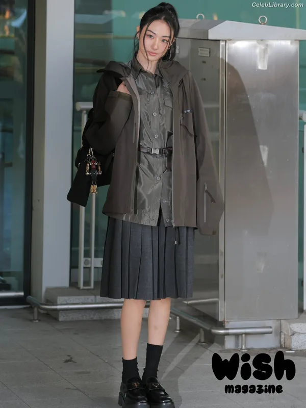 Gawon (Lee Ga-won (이가원) MEOVV) photo 2 of 369
