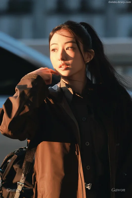 Gawon (Lee Ga-won (이가원) MEOVV) photo 3 of 369