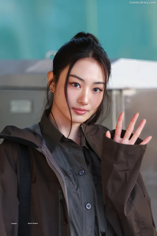 Gawon (Lee Ga-won (이가원) MEOVV) photo 4 of 369