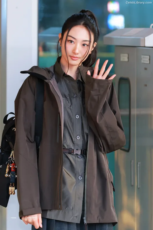 Gawon (Lee Ga-won (이가원) MEOVV) photo 9 of 369