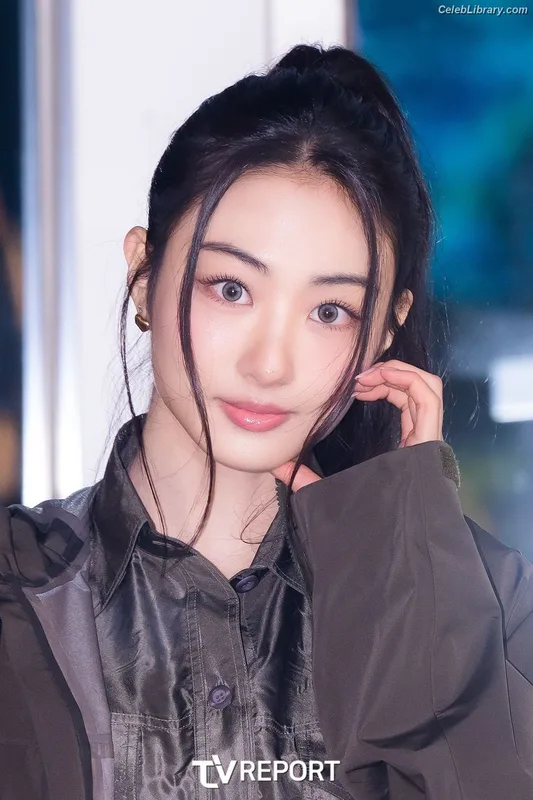 Gawon (Lee Ga-won (이가원) MEOVV) photo 16 of 369